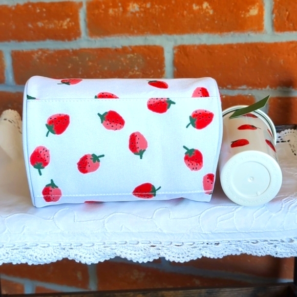 ♠️ Kate Spade Insulated Lunch Bag & Insulated Tumbler Set with Strawberr… - Picture 3 of 10